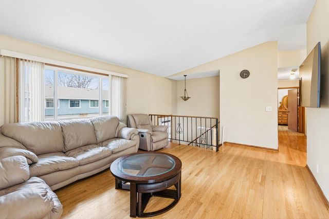 1272 Ferndale Street N, Maplewood, MN 55119