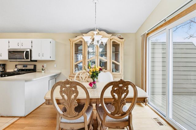 1272 Ferndale Street N, Maplewood, MN 55119