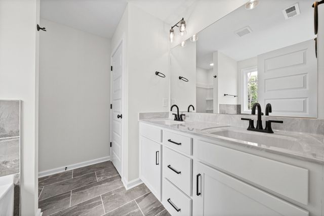 302 Tisha Ct, Clarksville, TN 37042