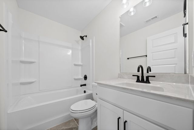 302 Tisha Ct, Clarksville, TN 37042