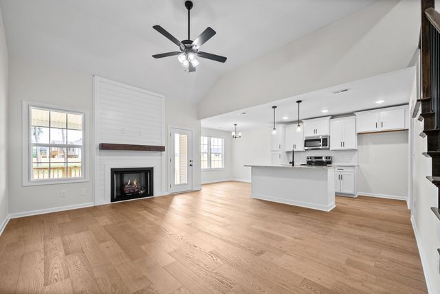 302 Tisha Ct, Clarksville, TN 37042