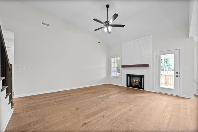 302 Tisha Ct, Clarksville, TN 37042