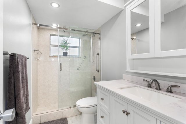 9700 Sunrise Lakes Boulevard 101, Sunrise, FL 33322