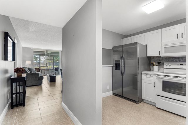 9700 Sunrise Lakes Boulevard 101, Sunrise, FL 33322