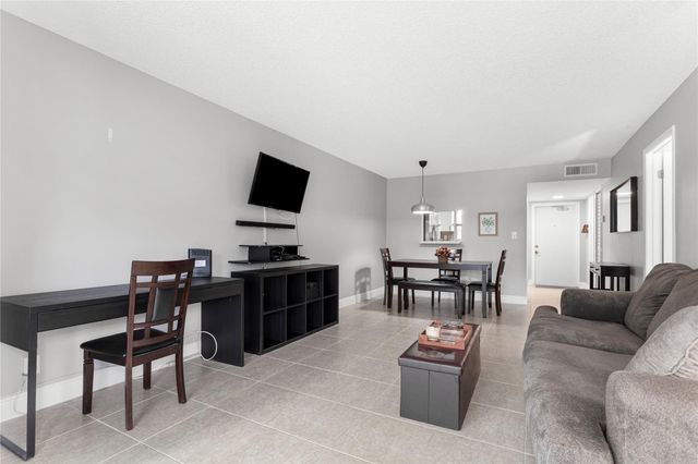 9700 Sunrise Lakes Boulevard 101, Sunrise, FL 33322