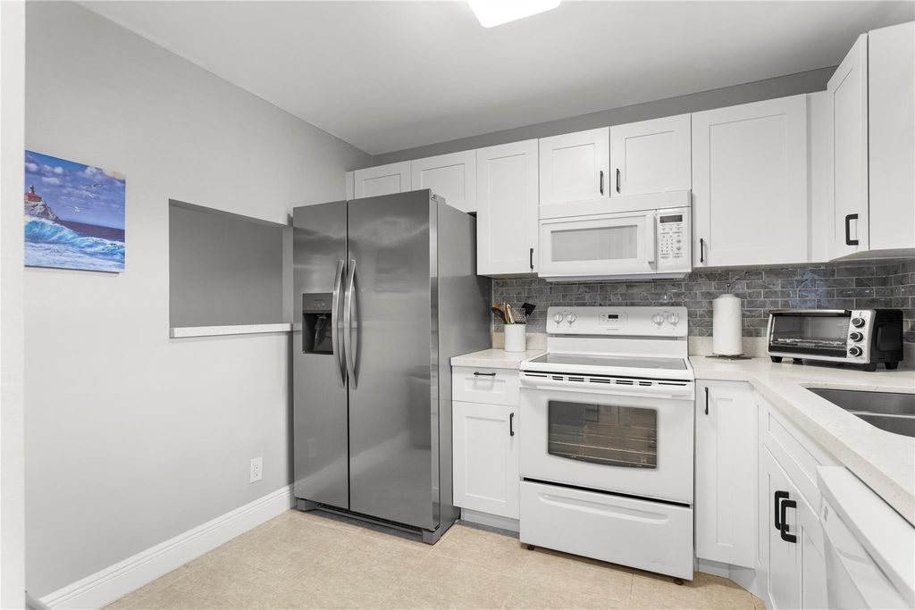 9700 Sunrise Lakes Boulevard 101, Sunrise, FL 33322