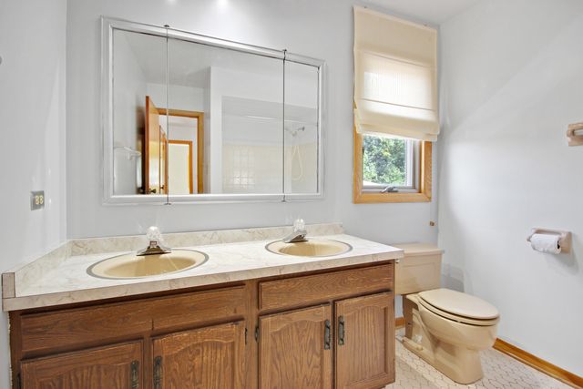 16909 Paxton Avenue, South Holland, IL 60473