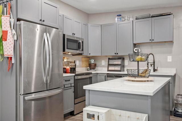107 Island Rd, Lunenburg, MA 01462