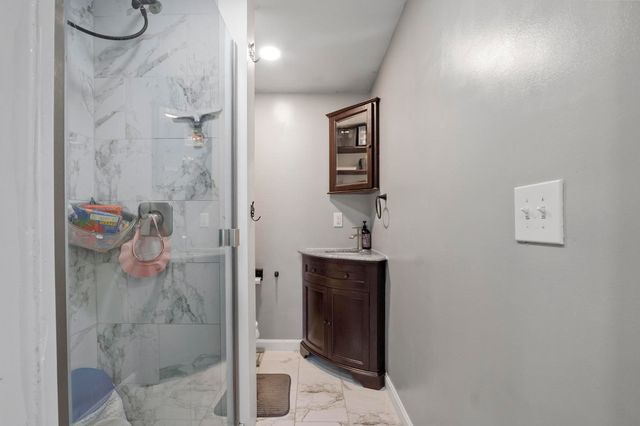 107 Island Rd, Lunenburg, MA 01462
