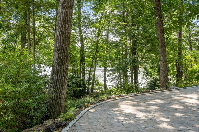 107 Island Rd, Lunenburg, MA 01462