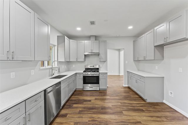 4826 Brooklawn Drive, Houston, TX 77066