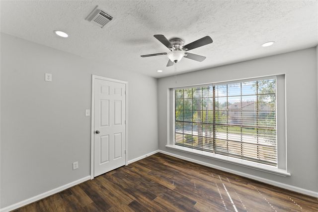 4826 Brooklawn Drive, Houston, TX 77066