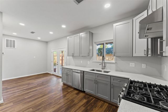 4826 Brooklawn Drive, Houston, TX 77066