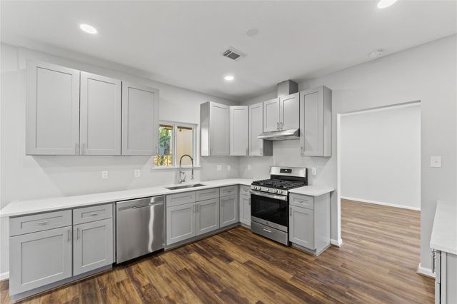 4826 Brooklawn Drive, Houston, TX 77066