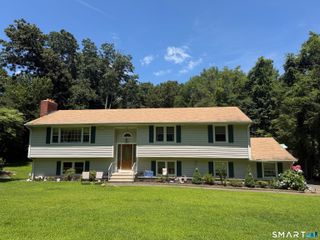 12 Briarwoods Terrace, Trumbull, CT 06611