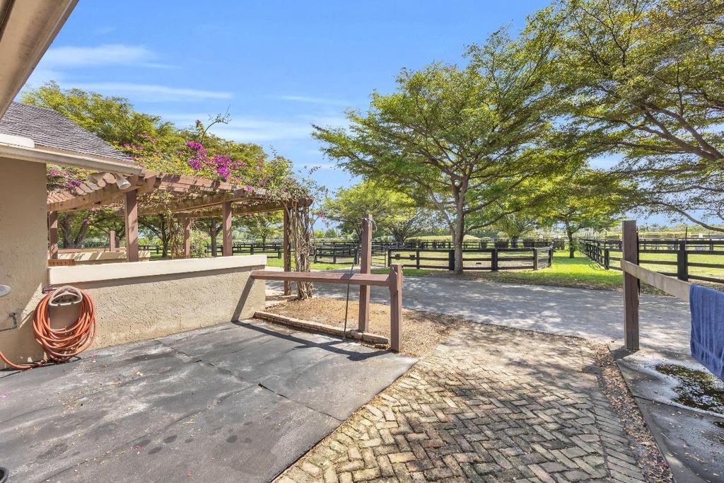 Image 12 of property listing at 13220 55th Street S, Wellington, FL 33449