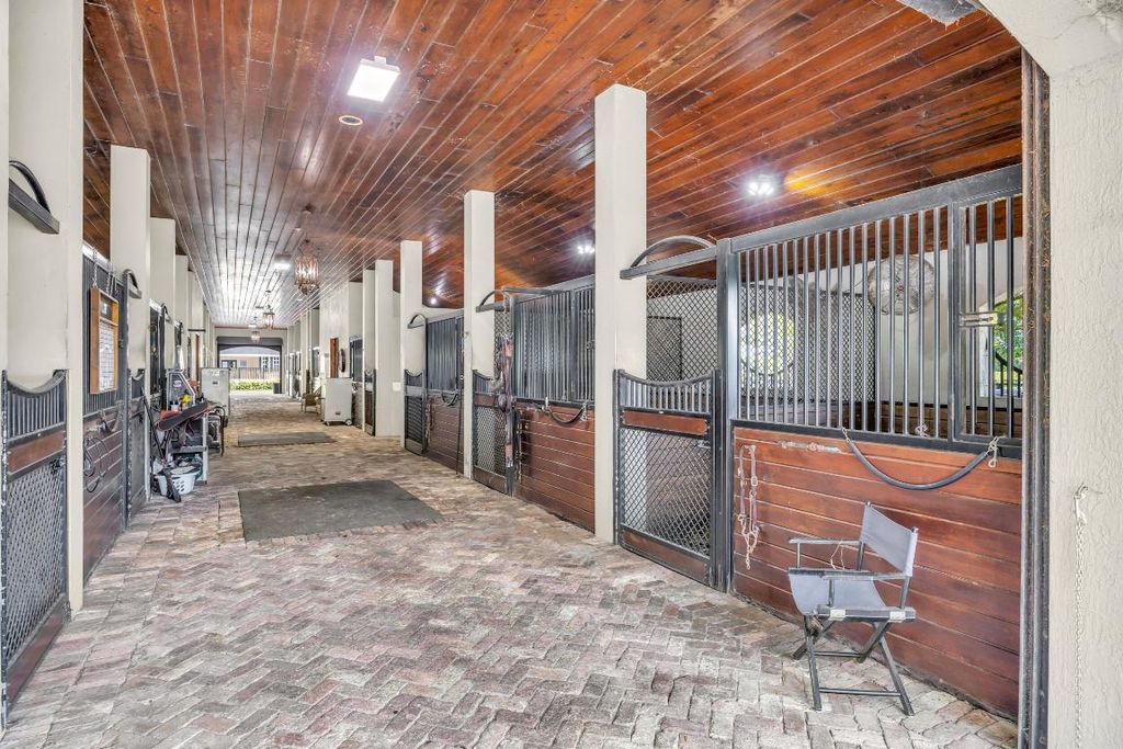 Image 3 of property listing at 13220 55th Street S, Wellington, FL 33449