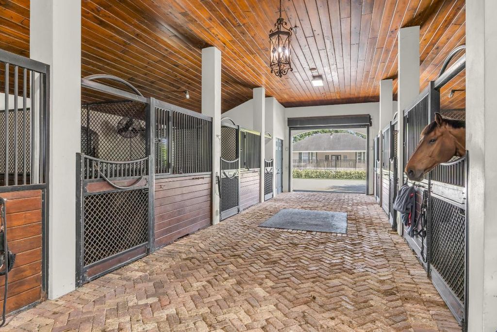 Image 4 of property listing at 13220 55th Street S, Wellington, FL 33449