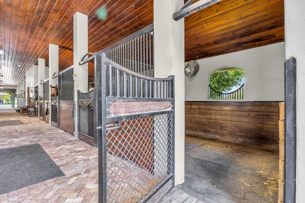 Image 6 of property listing at 13220 55th Street S, Wellington, FL 33449