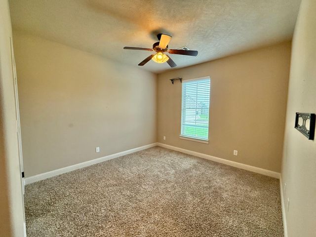 177 Sterling Ridge Drive, Nederland, TX 77627