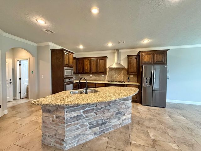 177 Sterling Ridge Drive, Nederland, TX 77627