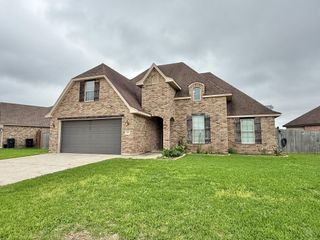 177 Sterling Ridge Drive, Nederland, TX 77627