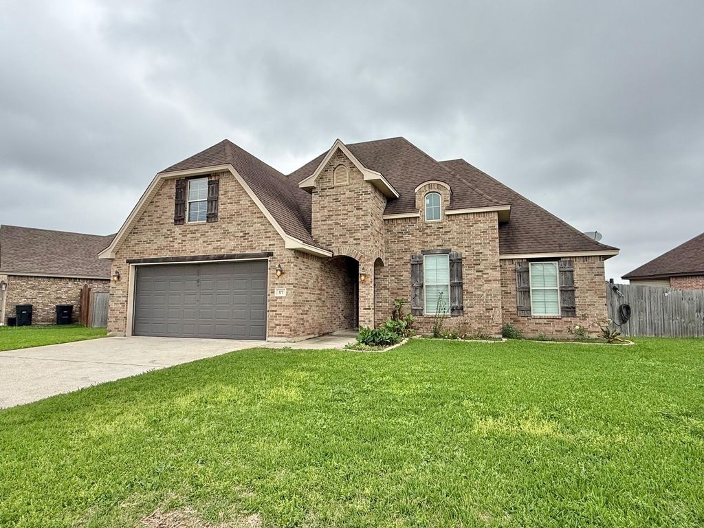 177 Sterling Ridge Drive, Nederland, TX 77627