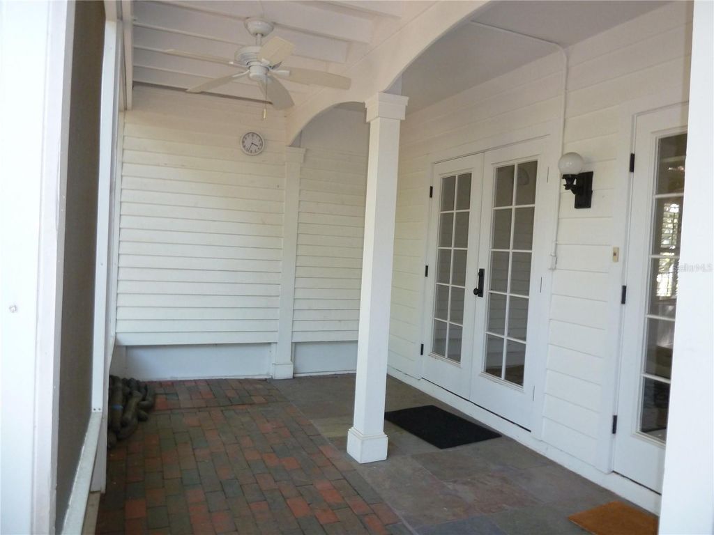 Image 2 of property listing at 3302 W VILLA ROSA STREET, Tampa, FL 33611