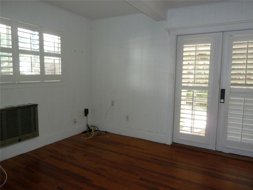 Image 12 of property listing at 3302 W VILLA ROSA STREET, Tampa, FL 33611