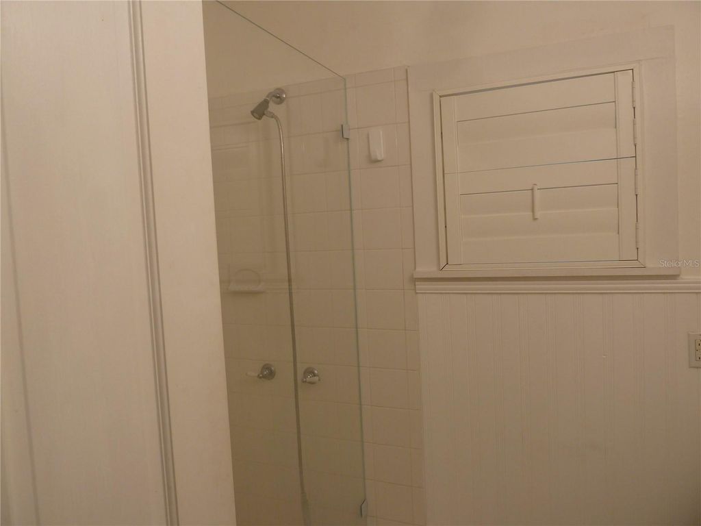 Image 14 of property listing at 3302 W VILLA ROSA STREET, Tampa, FL 33611