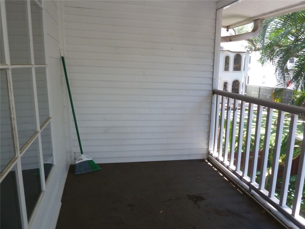 Image 15 of property listing at 3302 W VILLA ROSA STREET, Tampa, FL 33611