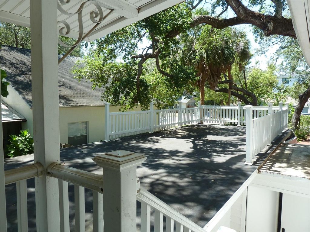 Image 16 of property listing at 3302 W VILLA ROSA STREET, Tampa, FL 33611