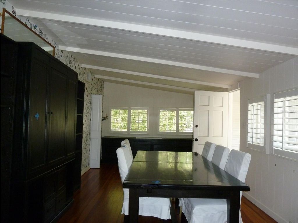Image 19 of property listing at 3302 W VILLA ROSA STREET, Tampa, FL 33611