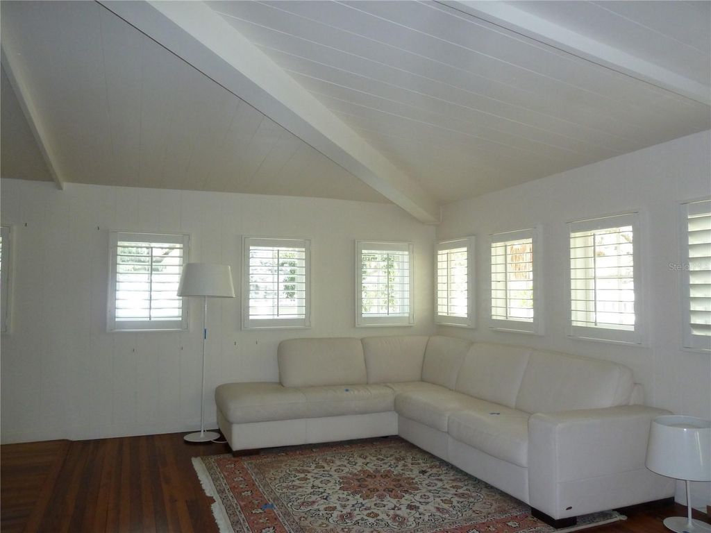 Image 20 of property listing at 3302 W VILLA ROSA STREET, Tampa, FL 33611