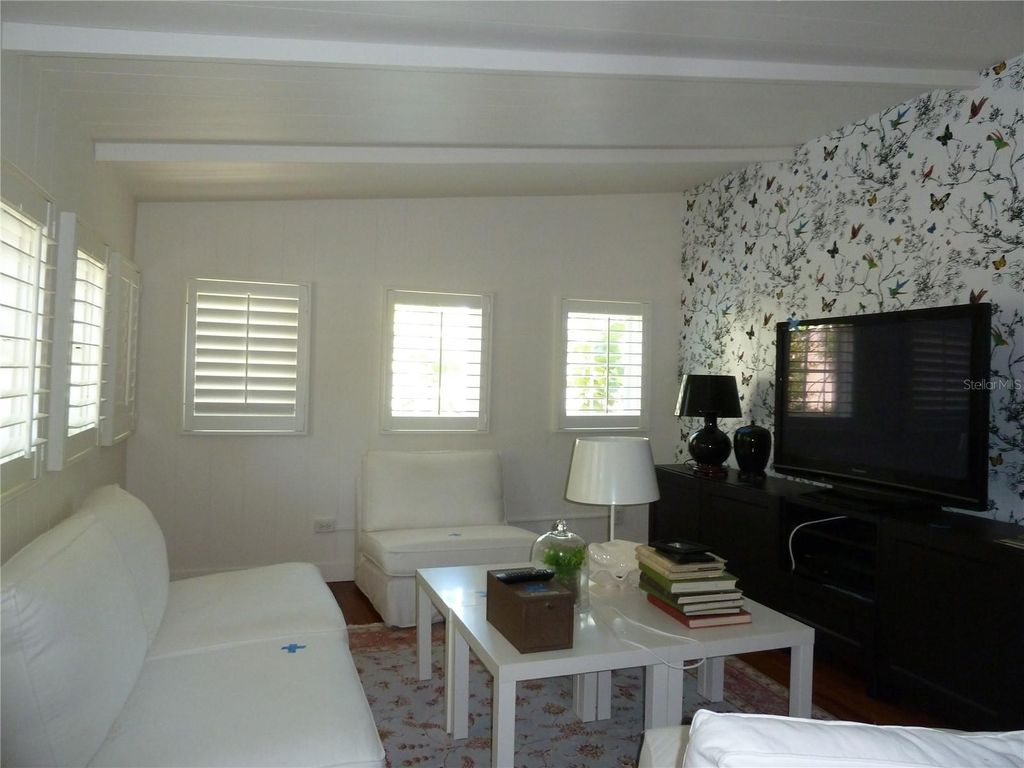 Image 22 of property listing at 3302 W VILLA ROSA STREET, Tampa, FL 33611