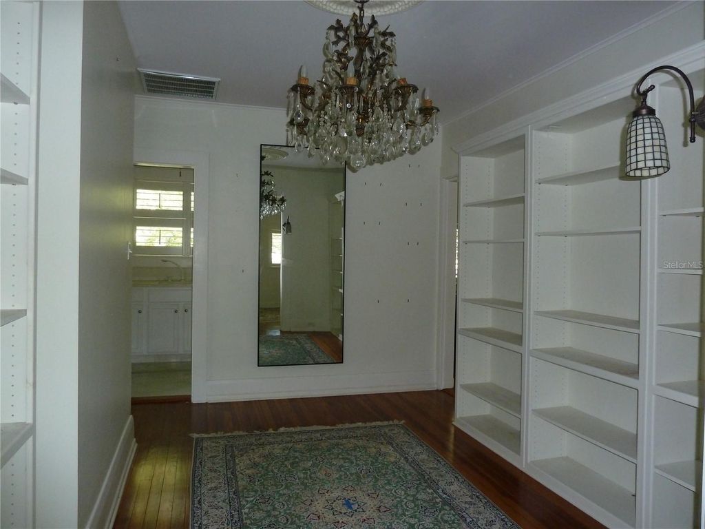 Image 25 of property listing at 3302 W VILLA ROSA STREET, Tampa, FL 33611