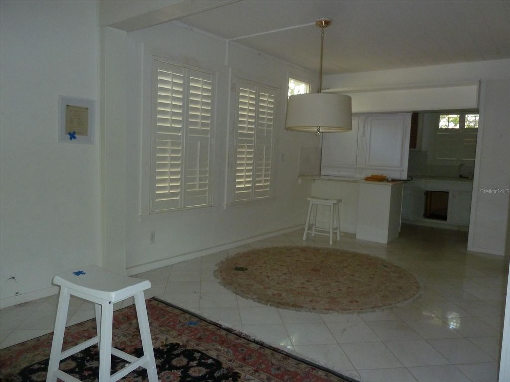 Image 6 of property listing at 3302 W VILLA ROSA STREET, Tampa, FL 33611