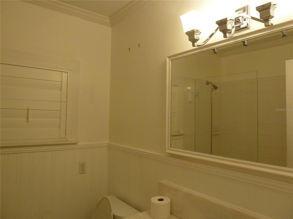 Image 7 of property listing at 3302 W VILLA ROSA STREET, Tampa, FL 33611