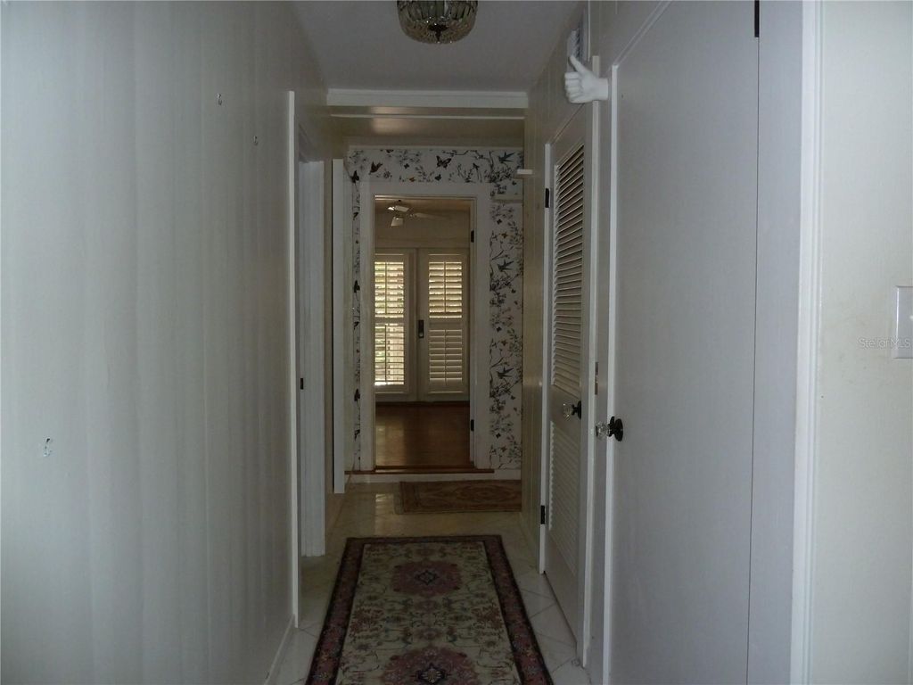 Image 8 of property listing at 3302 W VILLA ROSA STREET, Tampa, FL 33611