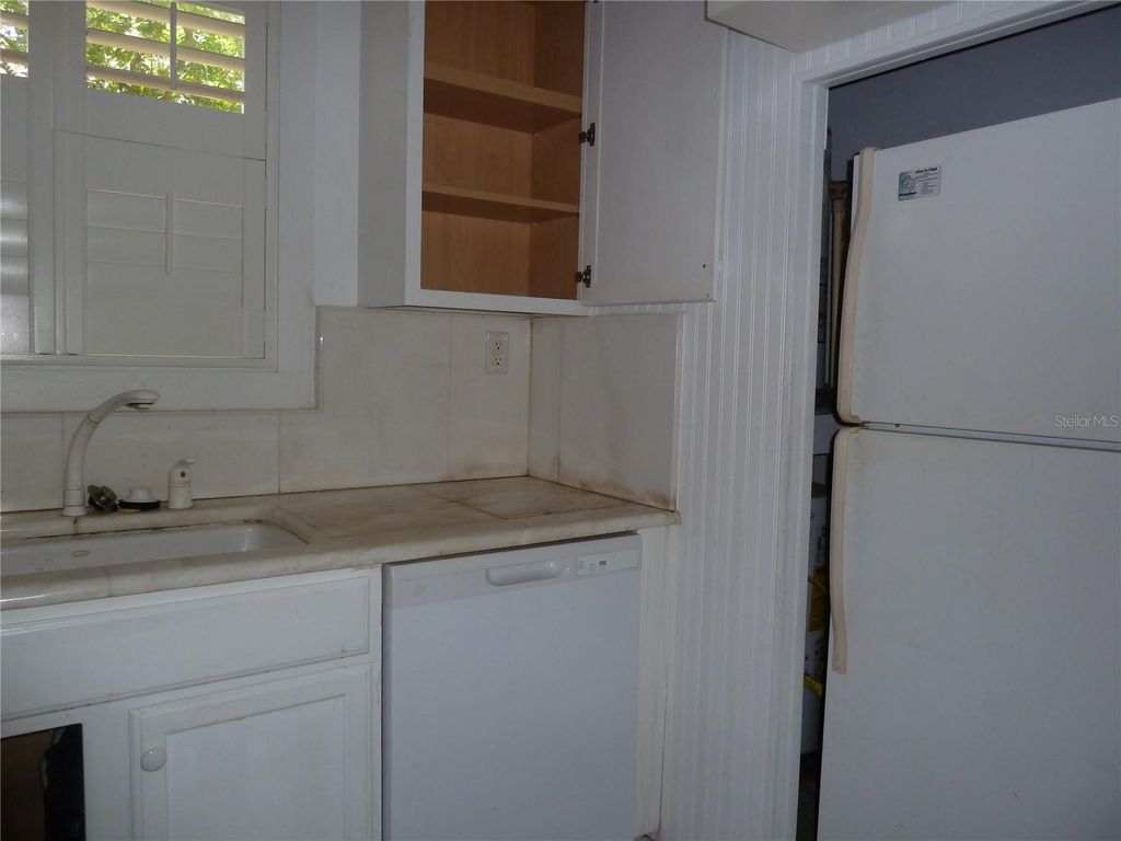 Image 10 of property listing at 3302 W VILLA ROSA STREET, Tampa, FL 33611