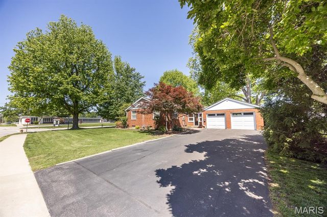 402 N 6th Street, Mascoutah, IL 62258