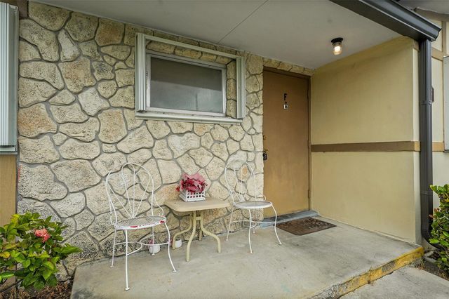 2769 Ashley Dr West Unit F, West Palm Beach, FL 33415