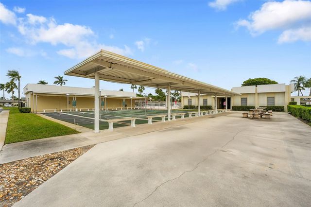 2769 Ashley Dr West Unit F, West Palm Beach, FL 33415