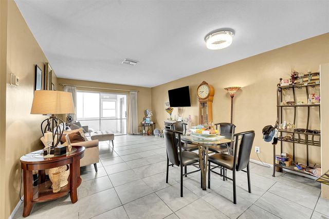 2769 Ashley Dr West Unit F, West Palm Beach, FL 33415