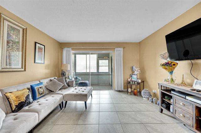 2769 Ashley Dr West Unit F, West Palm Beach, FL 33415