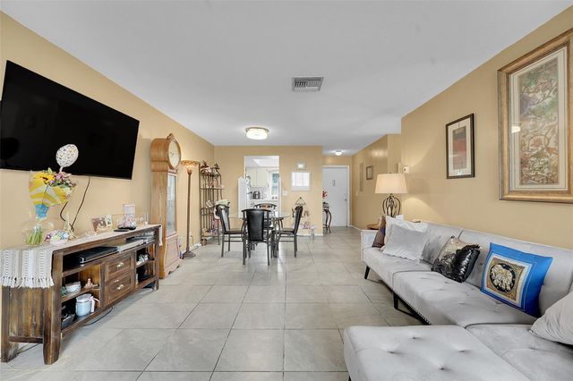 2769 Ashley Dr West Unit F, West Palm Beach, FL 33415