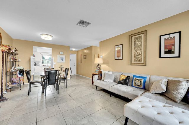 2769 Ashley Dr West Unit F, West Palm Beach, FL 33415