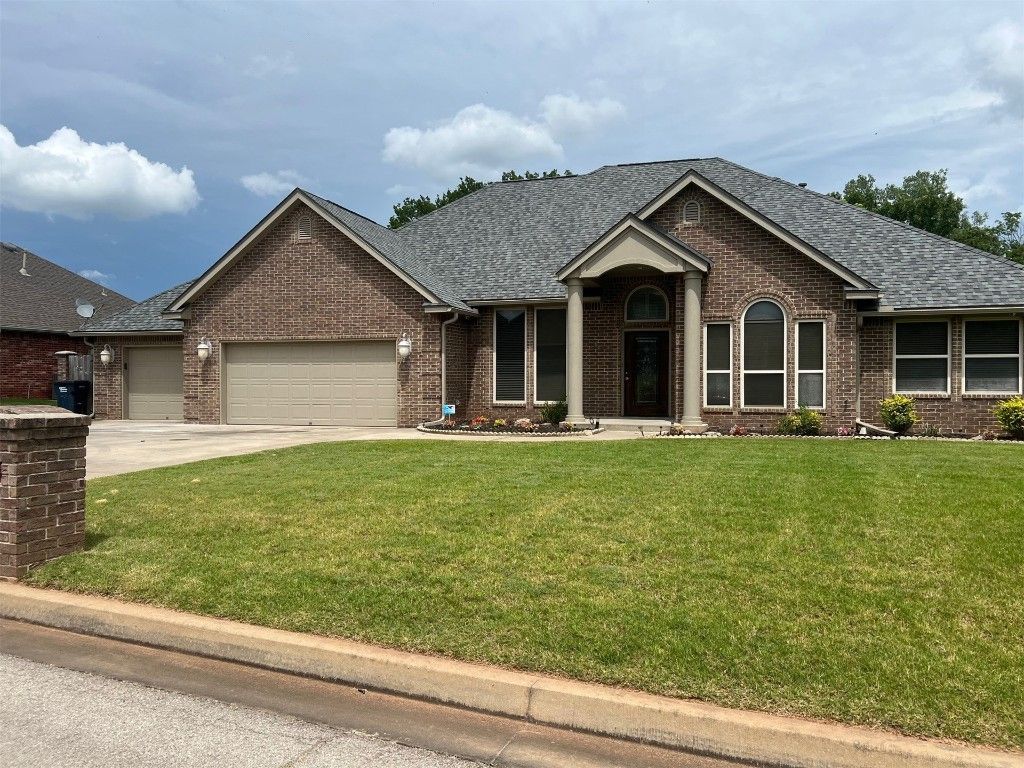 4609 N Gracelann Street, Shawnee, OK 74804