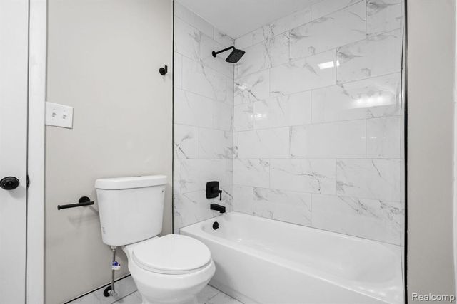 21902 Ridgeway Street, Saint Clair Shores, MI 48080