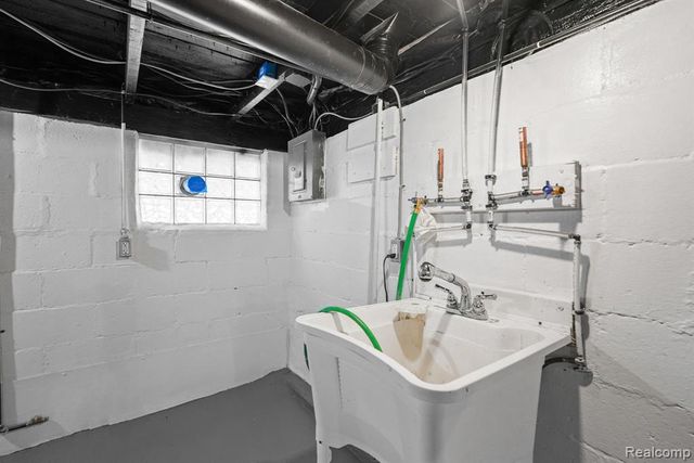 21902 Ridgeway Street, Saint Clair Shores, MI 48080